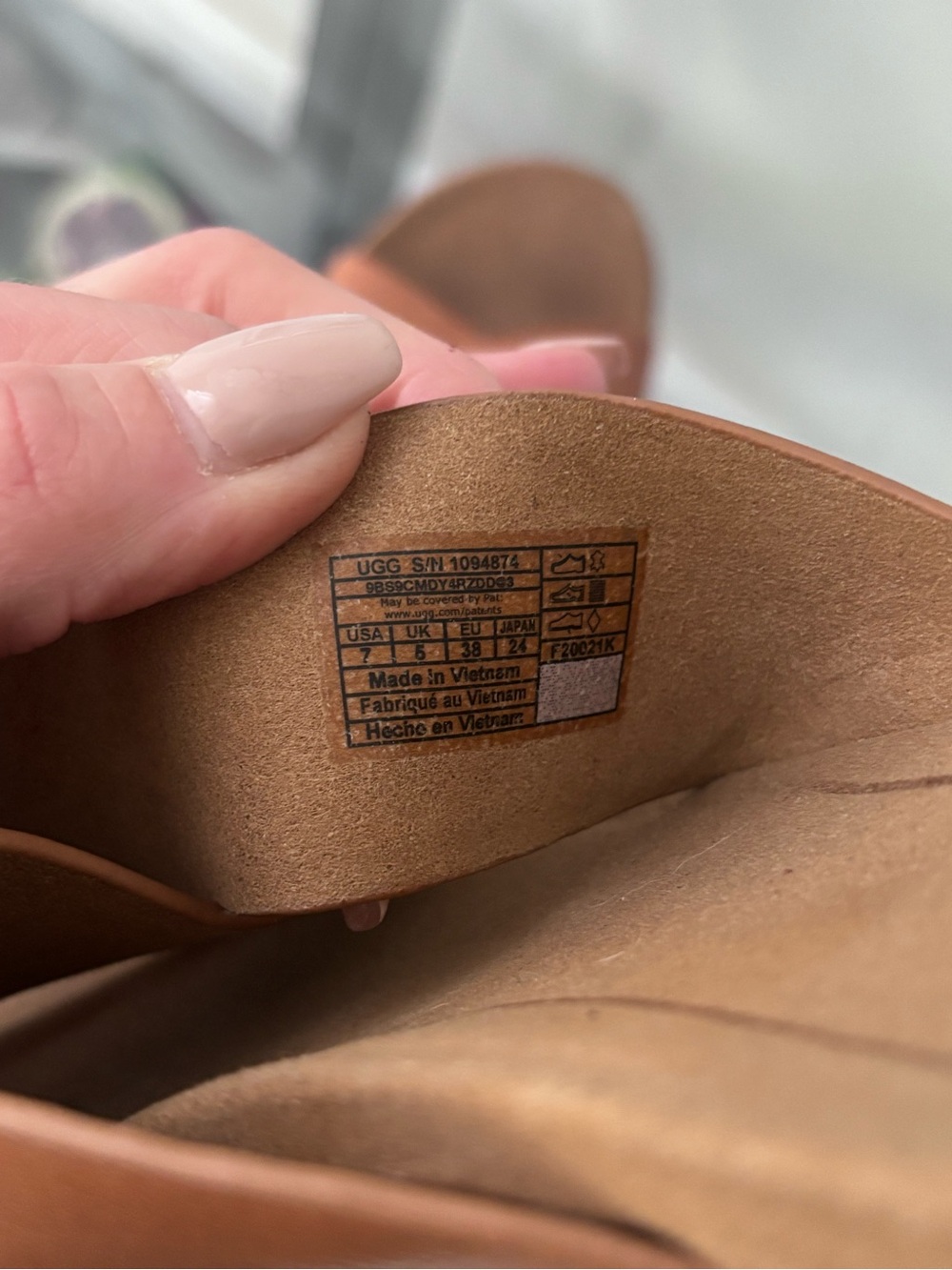 UGG Women’s Brown Slides Size 7 - Picture 4 of 5